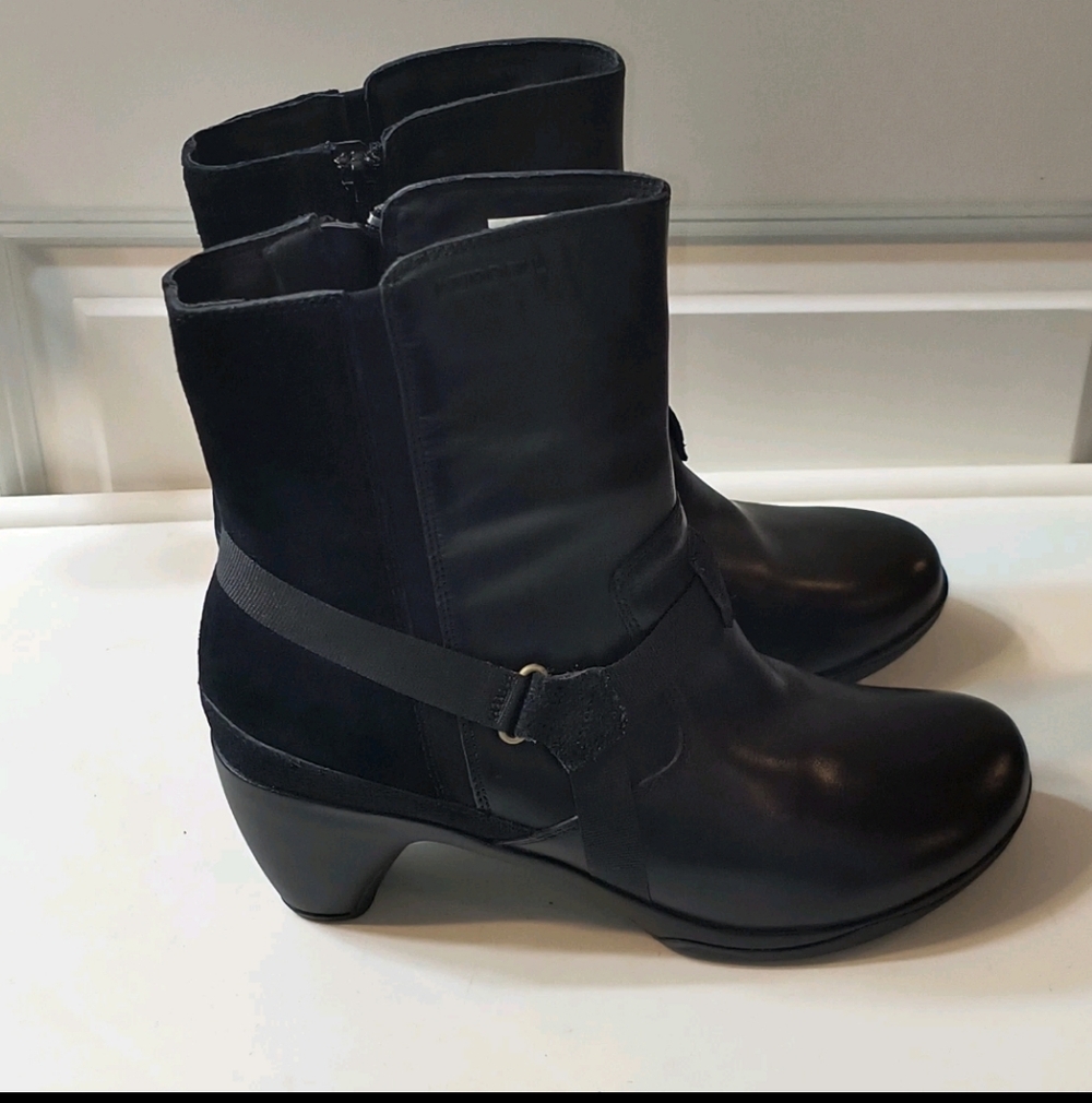 Merrell Womens Black Leather Suede Ankle Boots Size 10 US EUR 41 Side Zip J48756